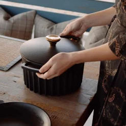 FIREUP Black Cast Iron Dutch Oven, 26cm