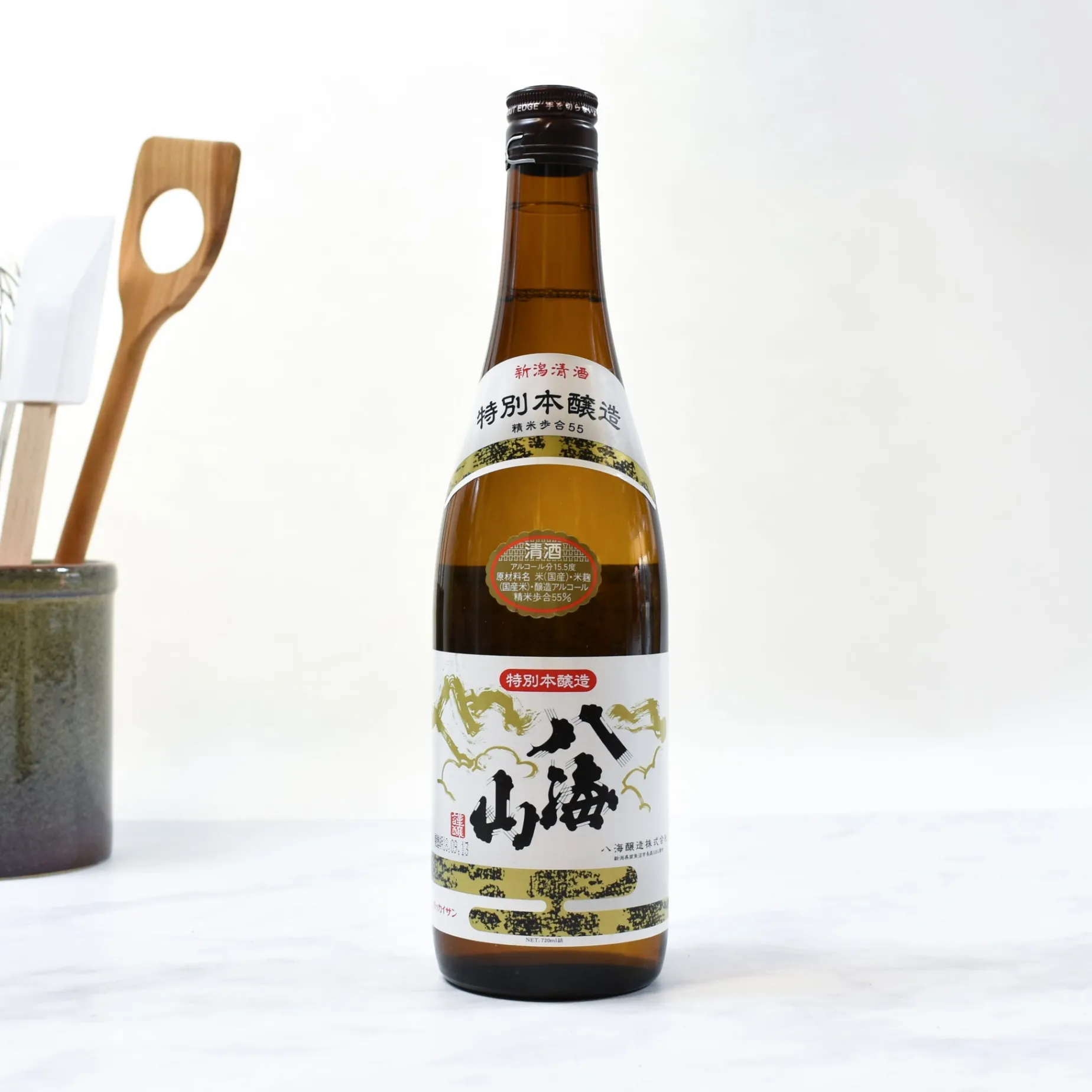Hakkaisan Tokubetsu Honjozo Sake, 720ml