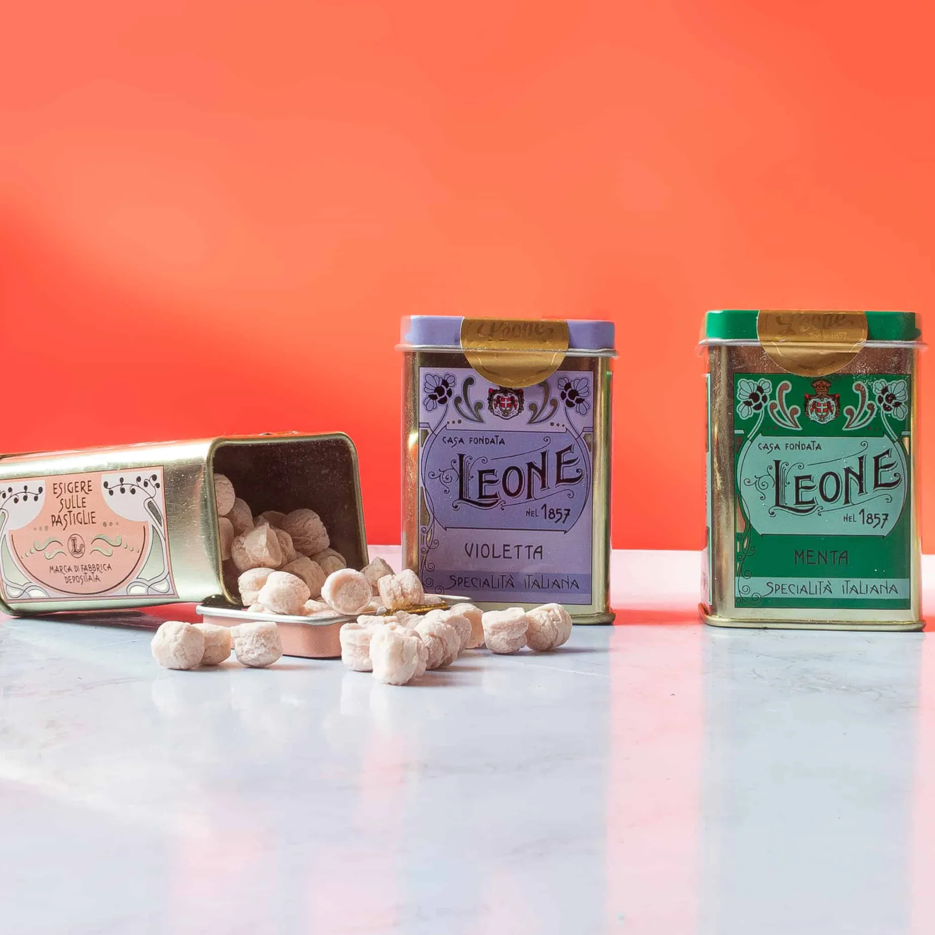 Leone Cinnamon Candies In Classic Tin, 30g